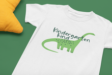 Lade das Bild in den Galerie-Viewer, Bügelbild zweifarbig Kindergartenkind Brontosaurus Dino
